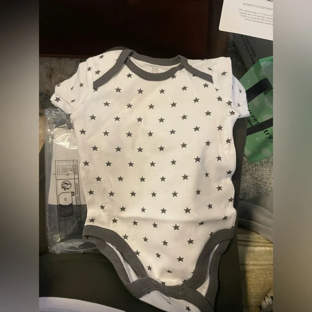 Amazon Essentials Patterned Onsie - Picture 4 of 4